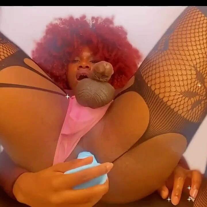 Hala dildoya binmeyi öğreniyorum