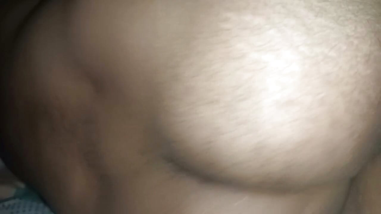 Desi Pooja Bhabhi havde sex med lyset slukket