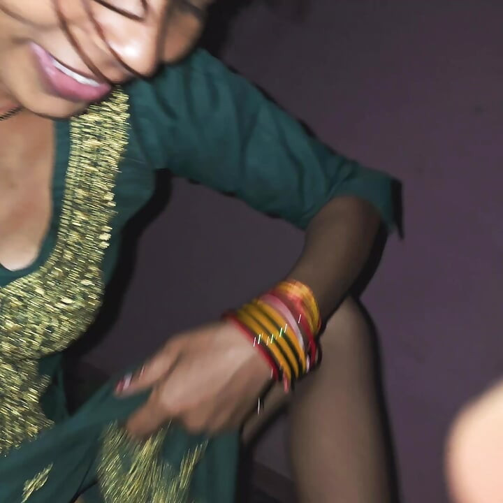 شجعني شريكي على ممارسة الجنس في المنزل وغسلت قضيبه واستنزفت سائله.
