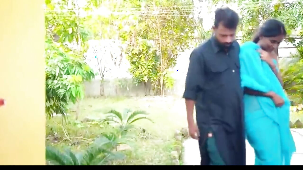Desi girl ko malik ne jabbar dasti bur me ungali daal diya