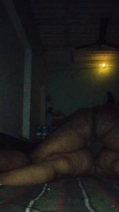 Hot wife ne apne husband ka land ko chusane laga