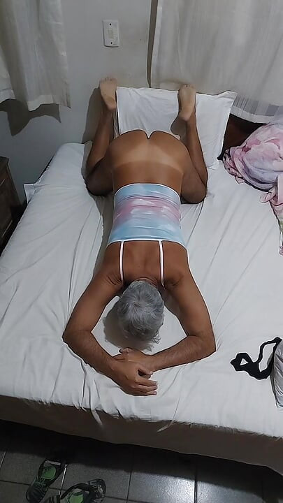 Ladysilva in bed doing live chat showing off her hot ass to her followers