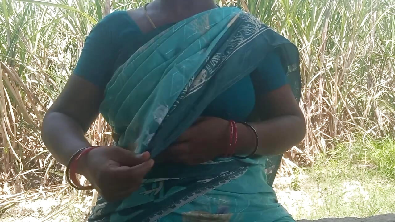 Une femme au foyer indienne se fait baiser dans une maison d’hôtes en plein air