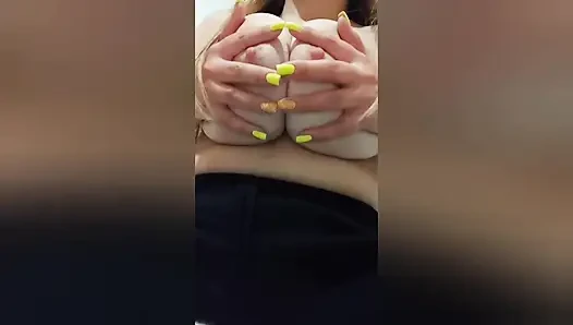 Murid seksi melucuti rok hitamnya di depan kamera dan pamer toket besarnya - luxury orgasm - luxuryorgasm