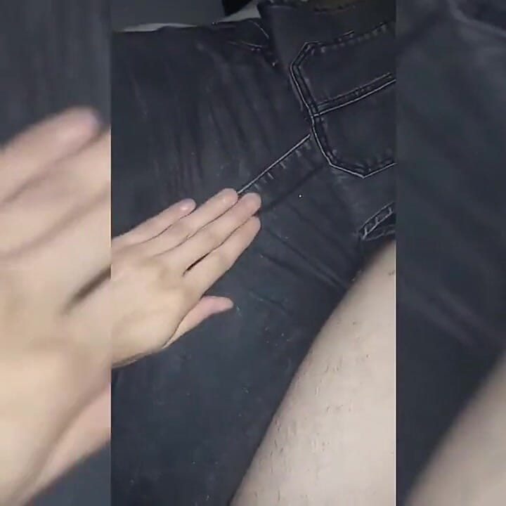 의붓여동생의 대물 자지를 따먹는 미국 뉴욕 출신의 18살 갈색 머리 거유 29