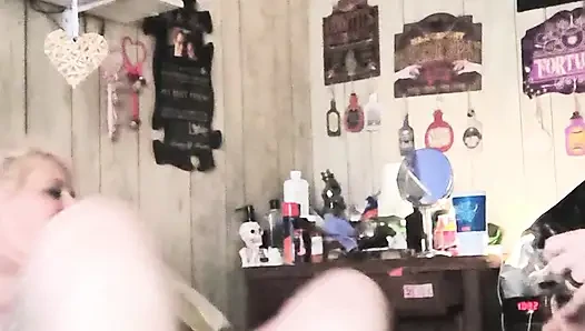 Nyepong kontol berujung ngentot memek becekku