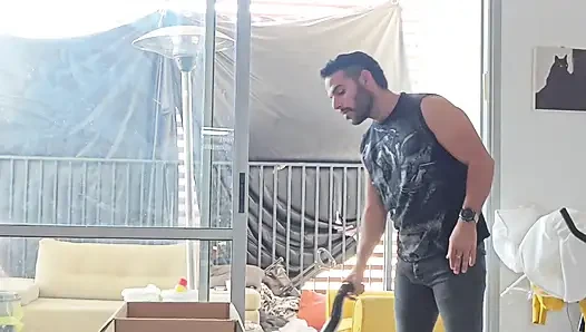 Evi temizlememi istediğinde bayıldım