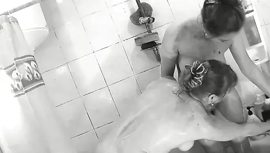 Dua wanita. Cewek di atas cewek. Pirang dan brunette. Seks, porno, dan cinta - kenikmatan terbaik