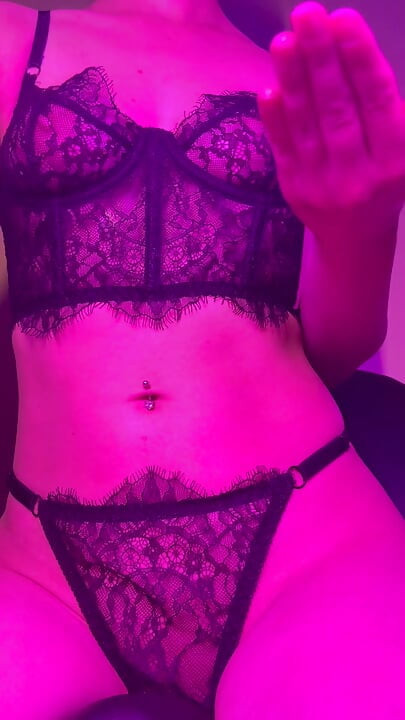 Rubbing Myself with Oil & Playing with My Tits