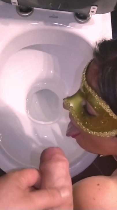 I was on the toilet and she sucked my fat dick | Clip 1