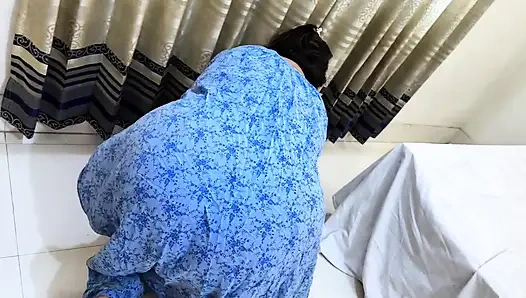 Pembantu arab semok mesir dengan pantat bahenol terjebak di ranjang