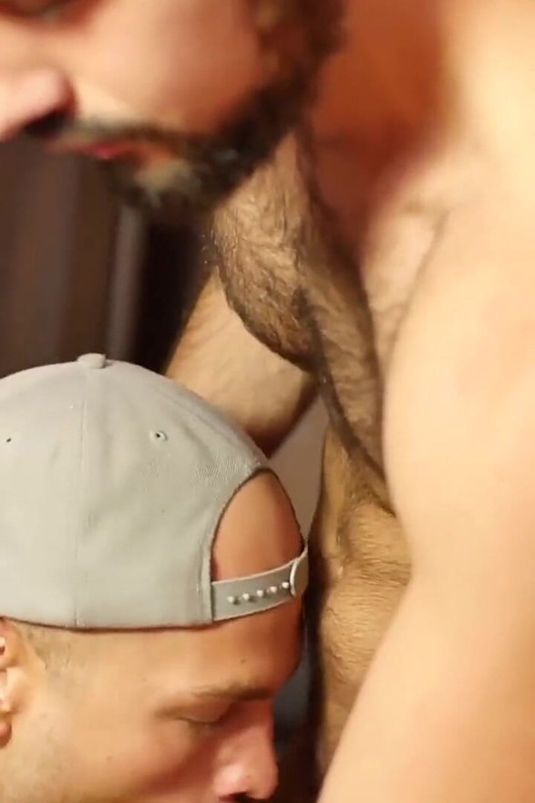 Barebackthathole Brian Bonds and Mason Lear in Hot Oral Sex