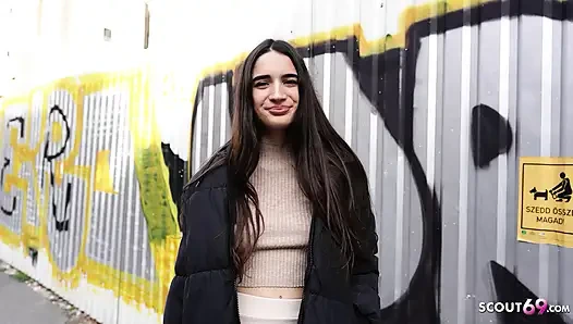 German scout - gadis perancis langsing candie luciani orgasme di ruangan casting