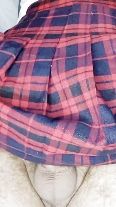 Estudante de uniforme universitário faz sexo com pervertidos de rua