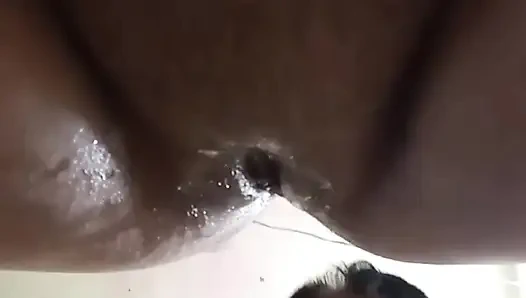 Memek muncrat ke kontolku yang begitu dipuasin