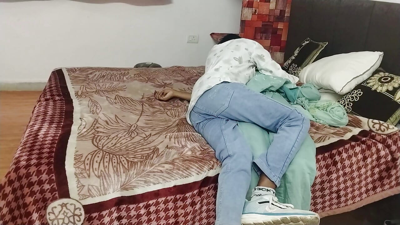 Nettes desi-mädchen erste nacht romantikBeautiful desi mädchen erste nacht erfahrungHot desi mädchen erste nacht romantik