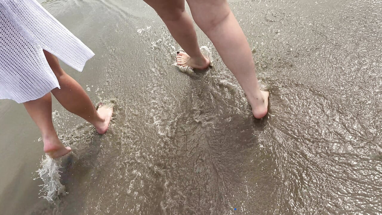 On the beach my wife and I invited a beachgirl to fuck she accepted because she was very horny! she has a pink pussy