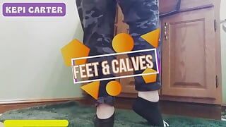 Fléchir mes mollets en chaussettes et pieds nus