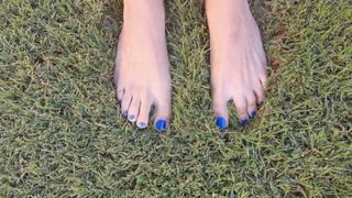 Асмр пальцы ног в траве
