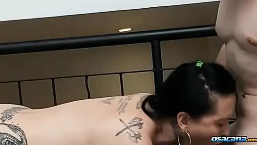 Milf amatir semok ngentot dengan pria muda yang hadiah