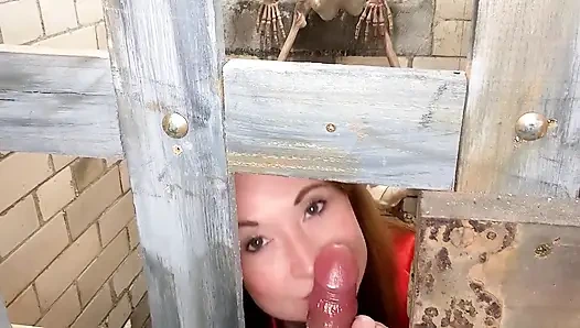 Hapishane gardiyanını emiyor