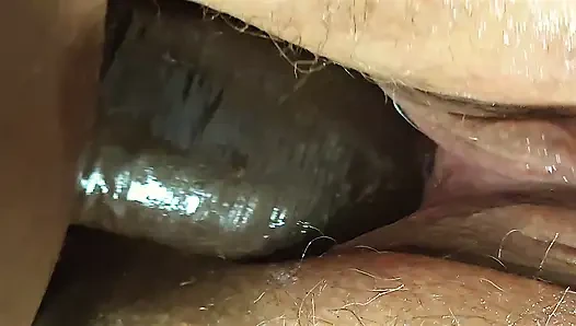 Şişman kadın derin penetrasyon ve dölleme yakın çekim için genişçe açıldıktan sonra amına boşalıyor - büyük şişman göt Jamdown26
