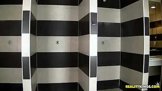 Euro seks partileri - iki spor salonu kankası egzersiz sonrası yarağı seviyor