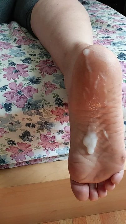 Wife cumshot soles