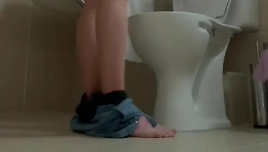 Tuvalet çişini yapıyor 2