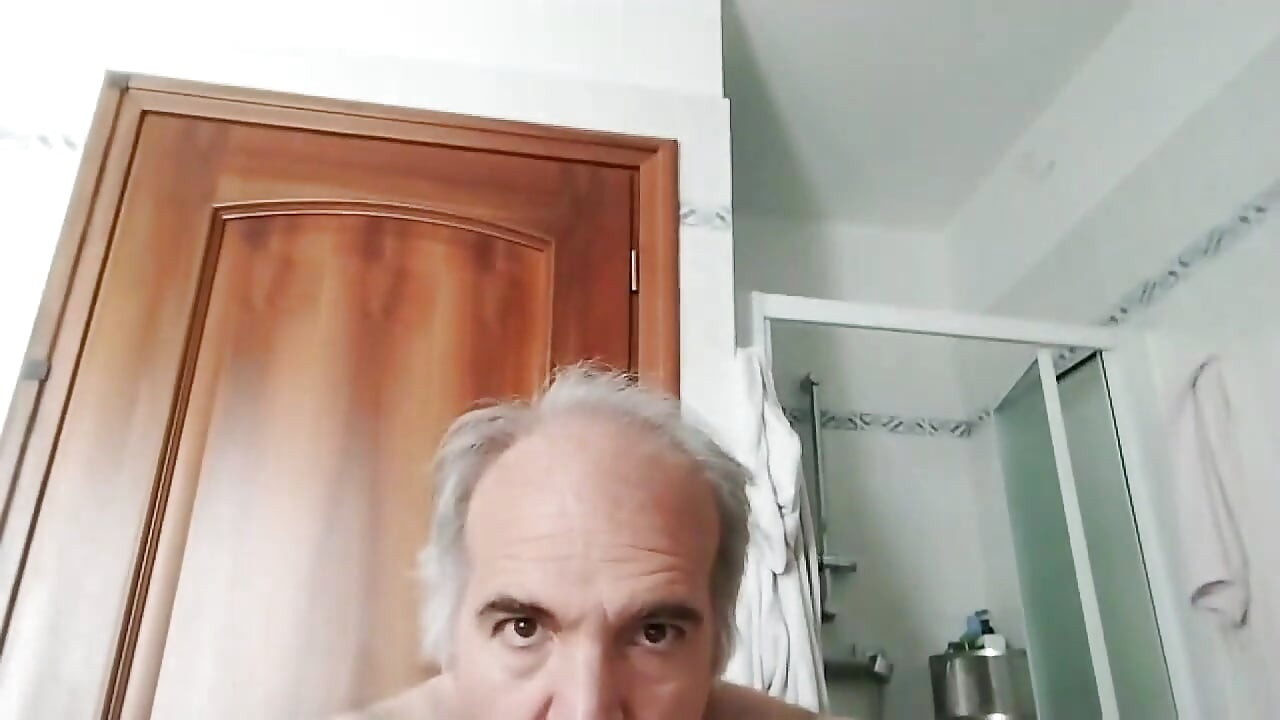 Moje lice, moj kurac i moji pazusi u prvom planu!
