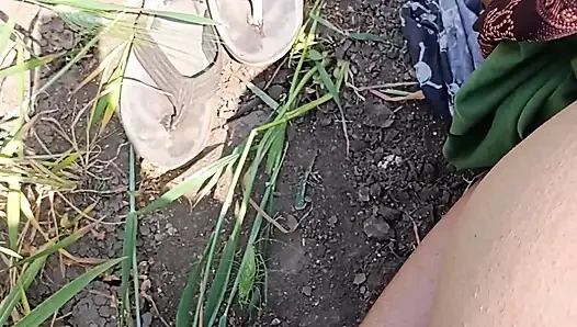 In the outdoor wheat field, she became a mare sucking a cock and fucking her pussy, in front of her father-in-law, daughter-in-law's ass was beaten in the open forest.
