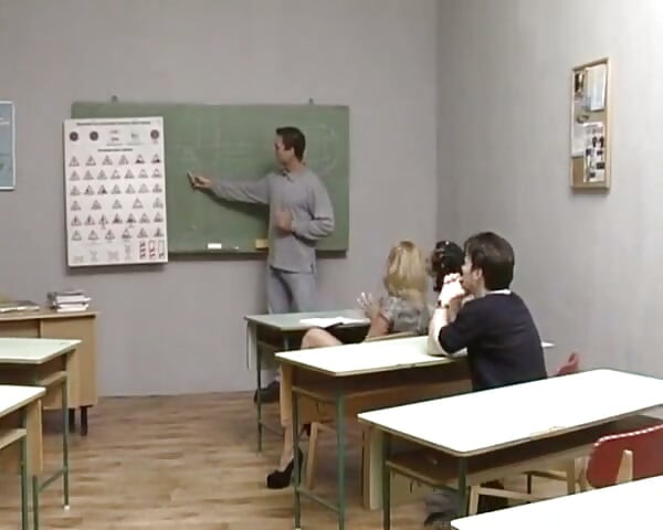 Dve nemačke studentkinje jebu student i profesor