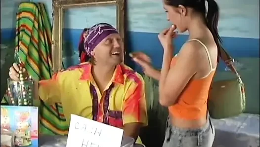 Küçük memeli güzel seksi genç kız büyük yarakla sikiliyor ve ağzına boşalıyor