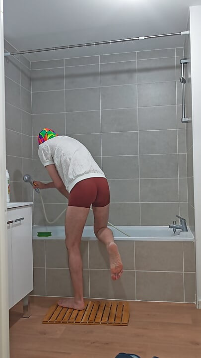 I'm cleaning my bathtub (episode 1)