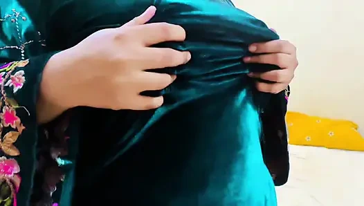 Yaramaz üvey kız kardeş sulu azgın figürüyle üvey erkek kardeşini azdırıyor - Yemenli Arap evli kadın kocasını üvey erkek kardeşiyle aldatıyor