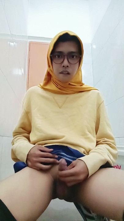 Hijab Asian Femboy Public Masturbate At Office Toilet | Clip 1