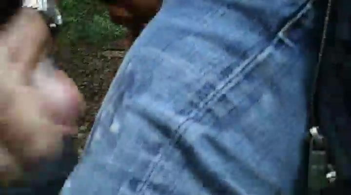 Auf Jeans gerotzt
