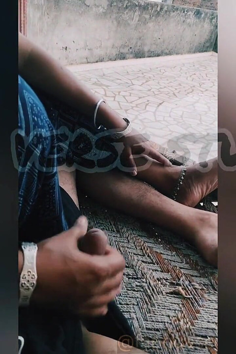 Handjob liar desi bhabhi dengan tangan panas & payudara yang terbuka, Anda akan kehilangan kendali segera setelah Anda melihatnya!