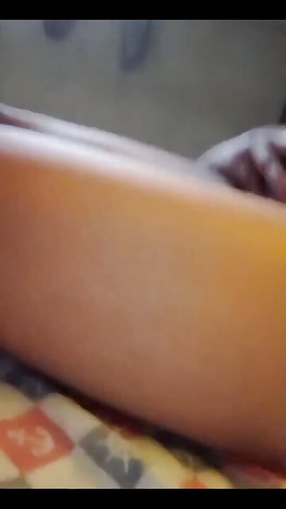 Ela chupa meu pau até ficar tudo seco