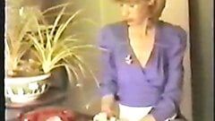 Секс-рабыня британская домохозяйка, милфа-домохозяйка в любительском видео, 1980