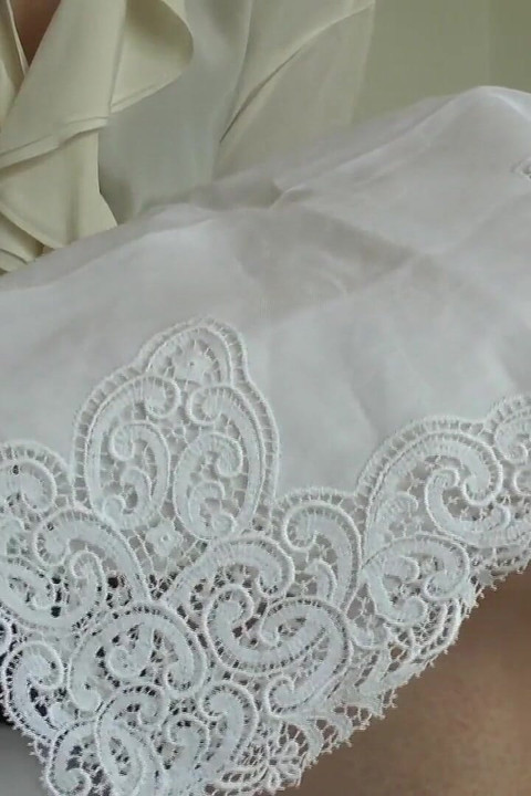 Acabando en mis pañuelos de encaje - Lady Victoria Valente