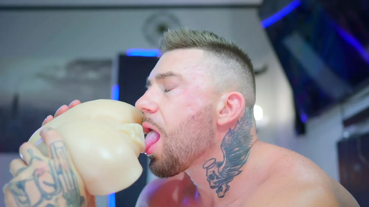 Russian Bodybuilder Eating Toy Pussy & Showing Off His Ass