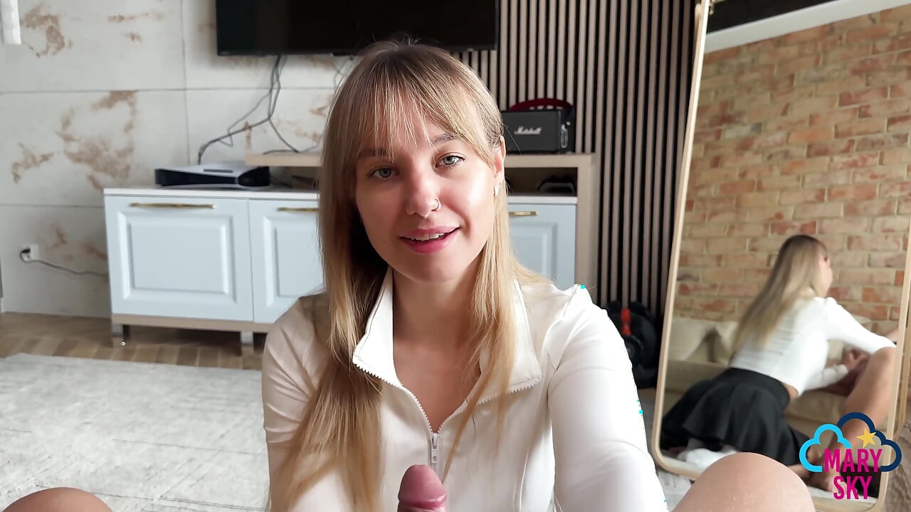 Sora mea vitregă mai tânără vrea să-mi atingă pula