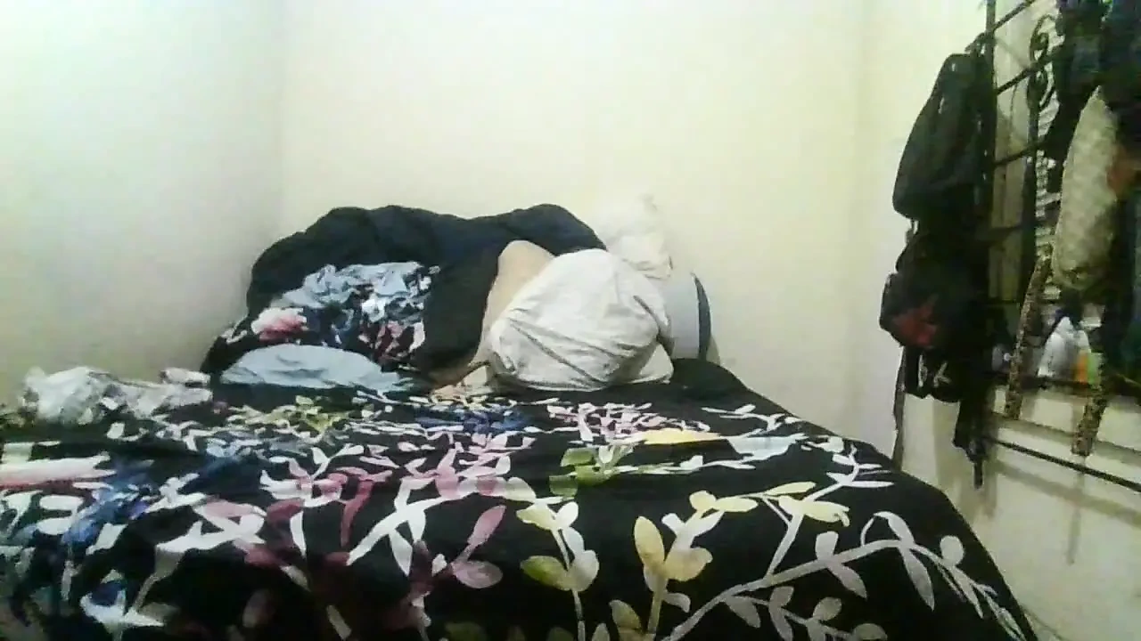 娇小的女孩喜欢大黑