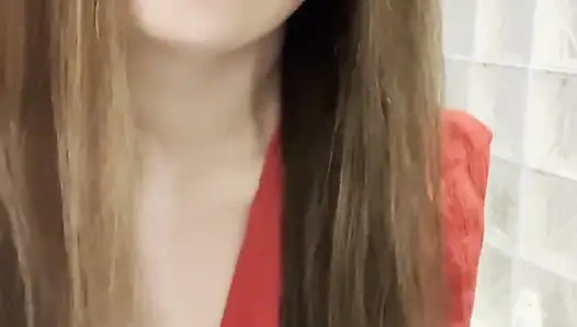 Alleine im Badezimmer spiele ich mit meinem Spielzeug