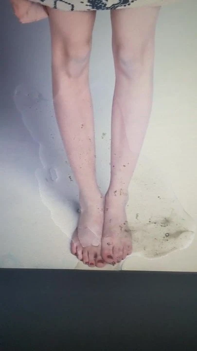 艾玛罗伯茨脚射精致敬