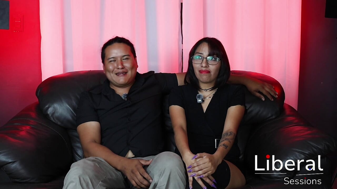 HOTWIFES se intercambian y follan con el esposo de la otra