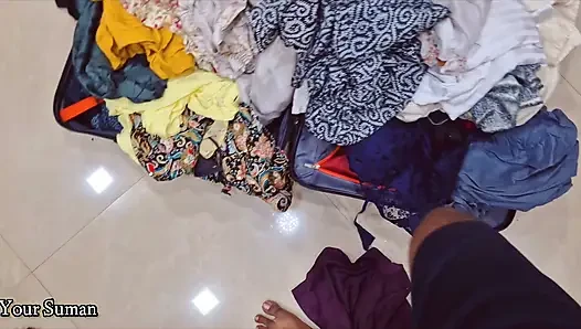 Evi temizlerken üvey anneyle oyun oynuyor