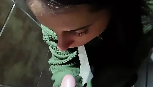 Creampie besar dan berantakan di memek milf amatir