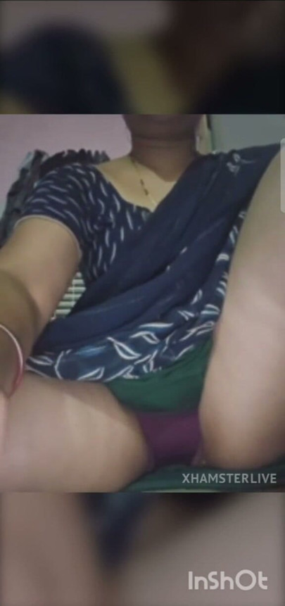 Desi bhabhi ne kursi pe beth ke apni chooth ke maje liye | Clip 2